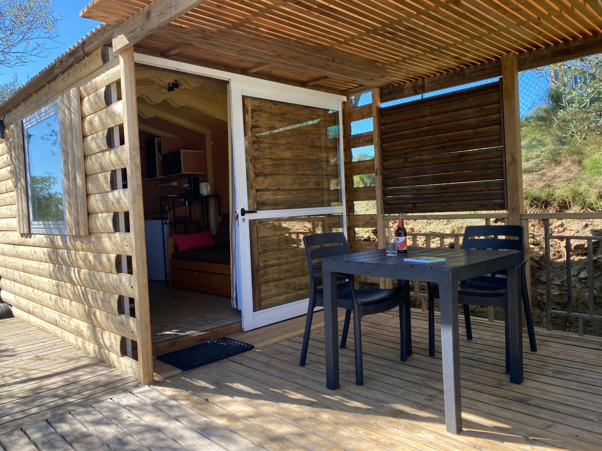 Camping Les Amandiers Castelnau-de-Guers Exterior foto